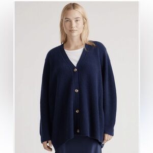 Quince Cashmere oversized Cardigan in Navy